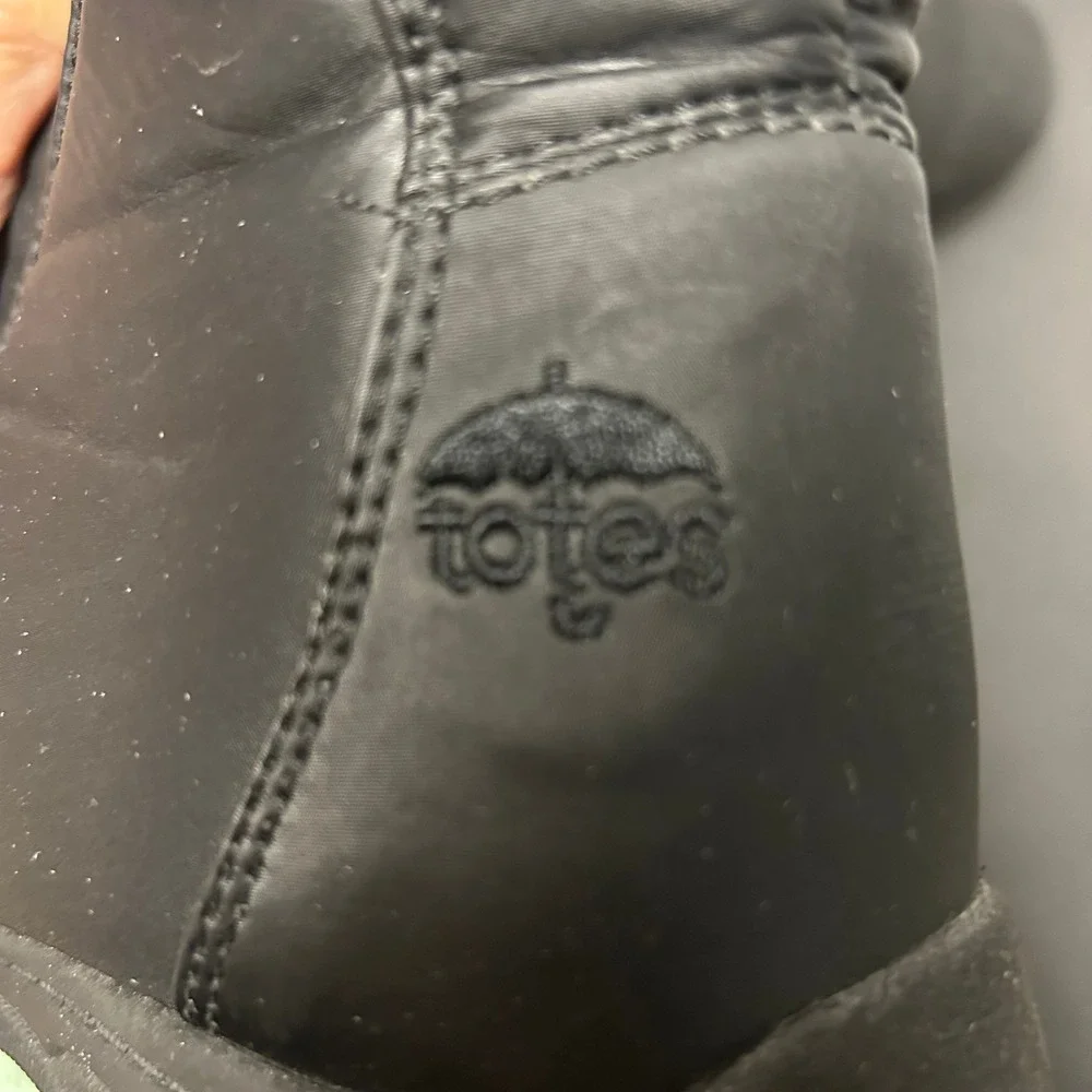 Totes Winter Boots Womens 8M Black Good Dual Zipper Quilted 024-8906